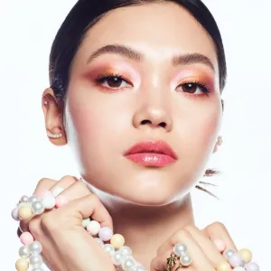 GUERLAIN Météorites Light Revealing Pearls of Powder tónovacie perly na tvár odtieň 02 Cool / Rosé 20 g