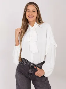 Elegantná biela blúzka s viazaním