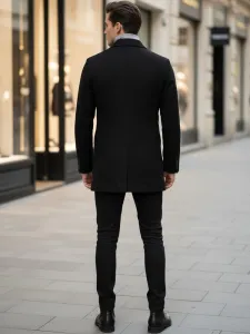 Elegantný čierny kabát s dvojradovým zapínaním pánsky