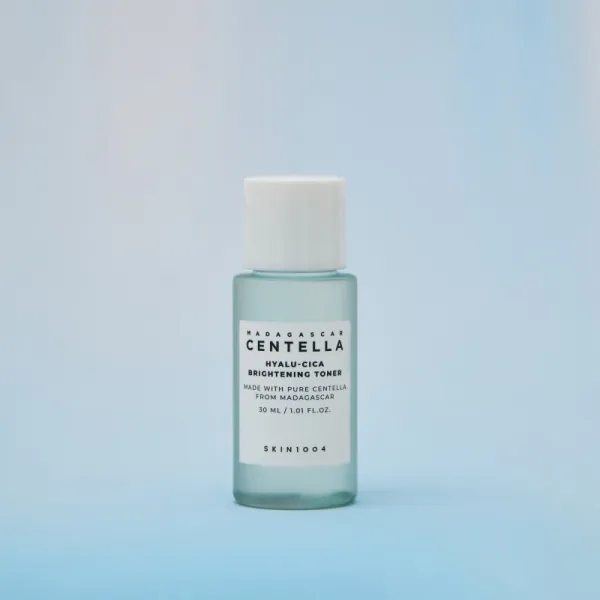 SKIN1004 Madagascar Centella Hyalu-Cica Brightening Toner jemné exfoliačné tonikum pre rozjasnenie a hydratáciu 30 ml
