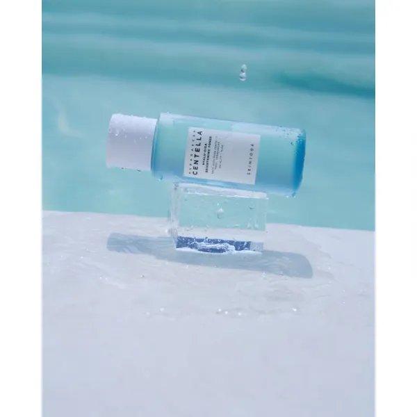 SKIN1004 Madagascar Centella Hyalu-Cica Brightening Toner jemné exfoliačné tonikum pre rozjasnenie a hydratáciu 210 ml