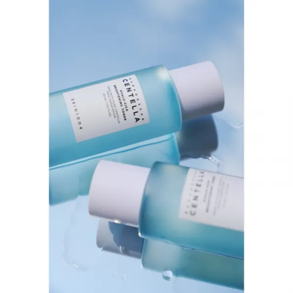 SKIN1004 Madagascar Centella Hyalu-Cica Brightening Toner jemné exfoliačné tonikum pre rozjasnenie a hydratáciu 210 ml