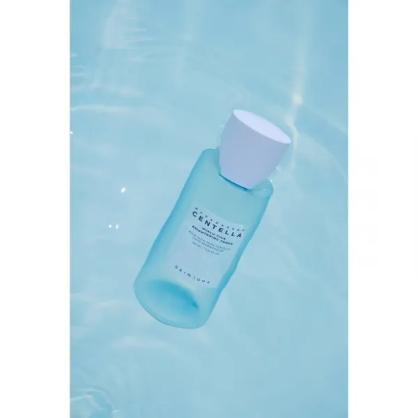 SKIN1004 Madagascar Centella Hyalu-Cica Brightening Toner jemné exfoliačné tonikum pre rozjasnenie a hydratáciu 210 ml