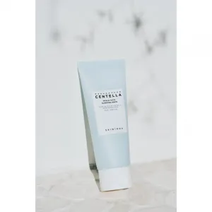 SKIN1004 Madagascar Centella Hyalu-Cica Sleeping Pack zdokonaľujúca a hydratačná maska na noc pre vypnutie pleti 100 ml