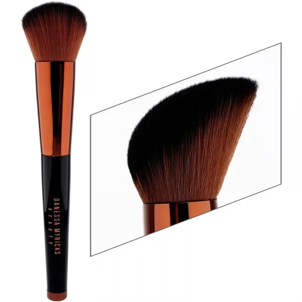 Danessa Myricks Beauty Yummy Face 1.0 multifunkčný štetec 1 ks