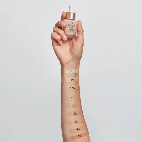 Collistar MAGICO Beautifying Foundation dlhotrvajúci zmatňujúci make-up vodeodolný odtieň 5N - Ambra 30 ml