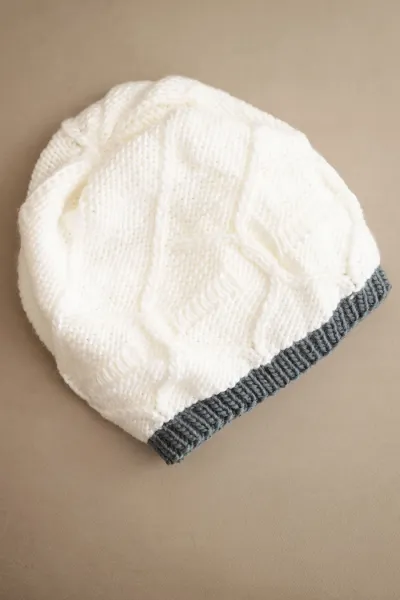 Dámska zimná čiapka Kesi s pleteným vzorom