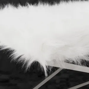 Luxusnáčalúnenálavicaskožušinovýmpoťahomachrómovoukonštrukciou–elegantnýškandinávskyštýl