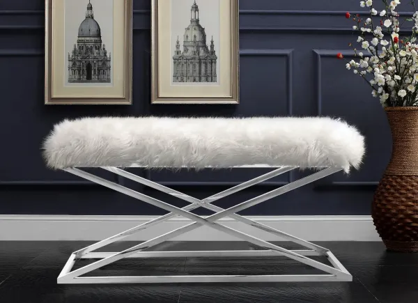 Luxusnáčalúnenálavicaskožušinovýmpoťahomachrómovoukonštrukciou–elegantnýškandinávskyštýl