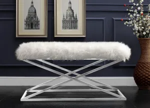 Luxusnáčalúnenálavicaskožušinovýmpoťahomachrómovoukonštrukciou–elegantnýškandinávskyštýl