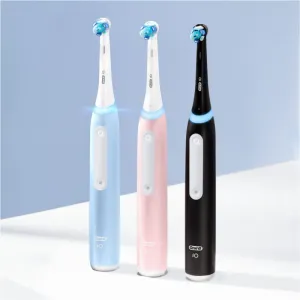 Oral-B iO White Clean elektrická zubná kefka s puzdrom na nabíjačku Matte Black 1 ks