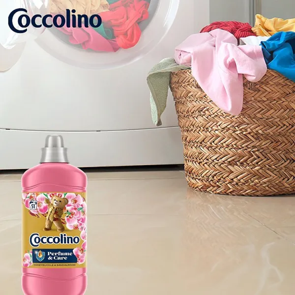 Coccolino Honeysuckle & Sandalwood koncentrovaný avivážny prípravok 51 praní 1275 ml