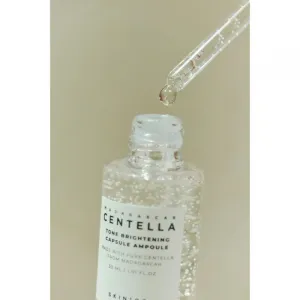 SKIN1004 Madagascar Centella Tone Brightening Capsule Ampoule hydratačné sérum pre rozjasnenie a vyhladenie pleti 30 ml