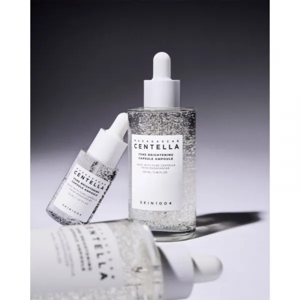 SKIN1004 Madagascar Centella Tone Brightening Capsule Ampoule hydratačné sérum pre rozjasnenie a vyhladenie pleti 30 ml