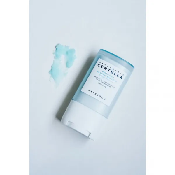 SKIN1004 Madagascar Centella Hyalu-Cica Silky-Fit Sun Stick ochranná hydratačná tyčinka SPF 50+ 20 g