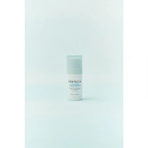 SKIN1004 Madagascar Centella Hyalu-Cica Silky-Fit Sun Stick ochranná hydratačná tyčinka SPF 50+ 7 g