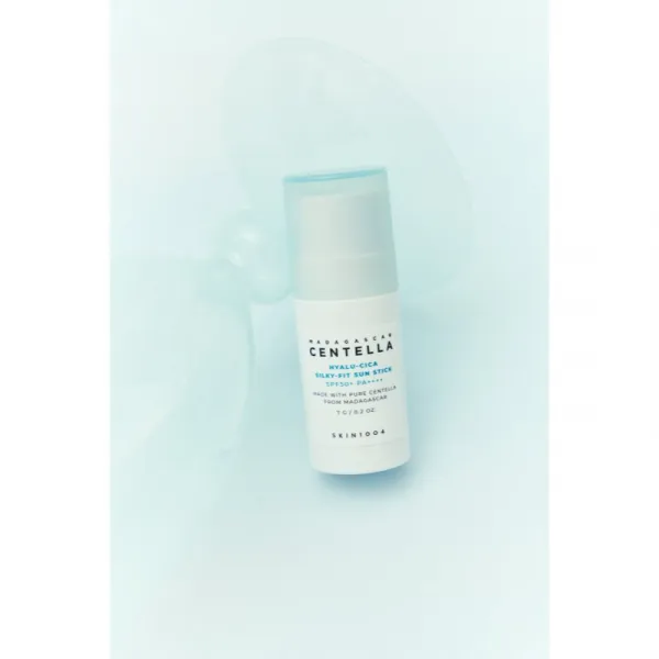 SKIN1004 Madagascar Centella Hyalu-Cica Silky-Fit Sun Stick ochranná hydratačná tyčinka SPF 50+ 7 g