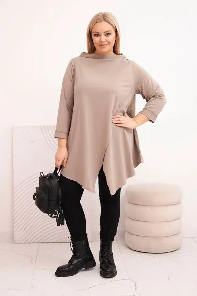Plus size asymetrická blúzka s vyhrnutými rukávmi