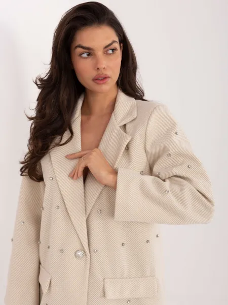 Svetlobéžový blazer s ozdobnými detailmi