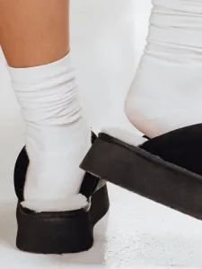 Čierne papuče s červeným detailom