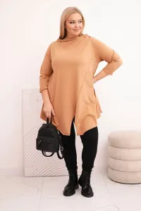 Plus size asymetrická blúzka s rolovanými rukávmi