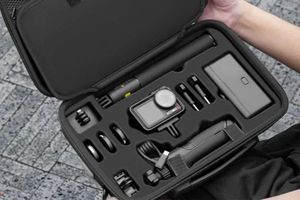 Stablecam Veľké PU puzdro pre DJI Action 5 Pro a multifunkčná nabíjacia rukoväť 1DJ8289