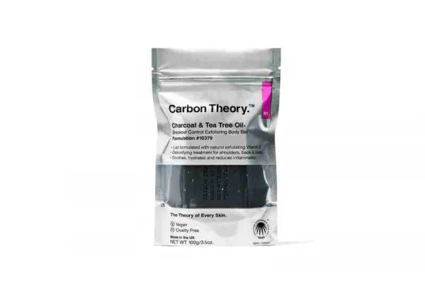 Carbon Theory Charcoal & Tea Tree Oil čistiaci telový peeling pre problematickú a mastnú pokožku 100 g