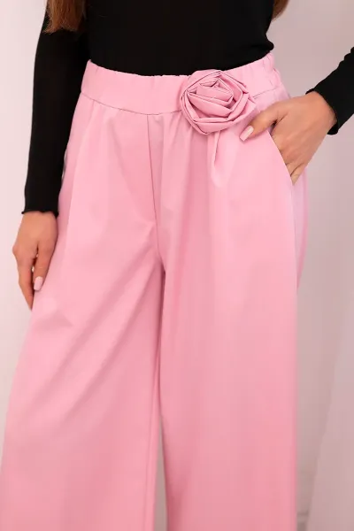 Elegantné dámske nohavice s kvetinovou ozdobou