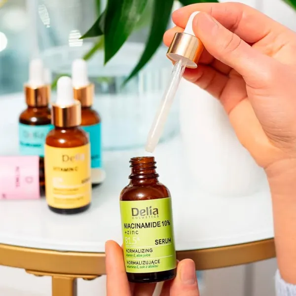 Delia Cosmetics Vitamin C rozjasňujúce sérum na tvár, krk a dekolt 30 ml