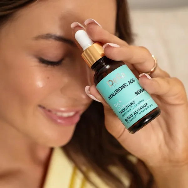 Delia Cosmetics Hyaluronic Acid vyplňujúce sérum na tvár, krk a dekolt 30 ml