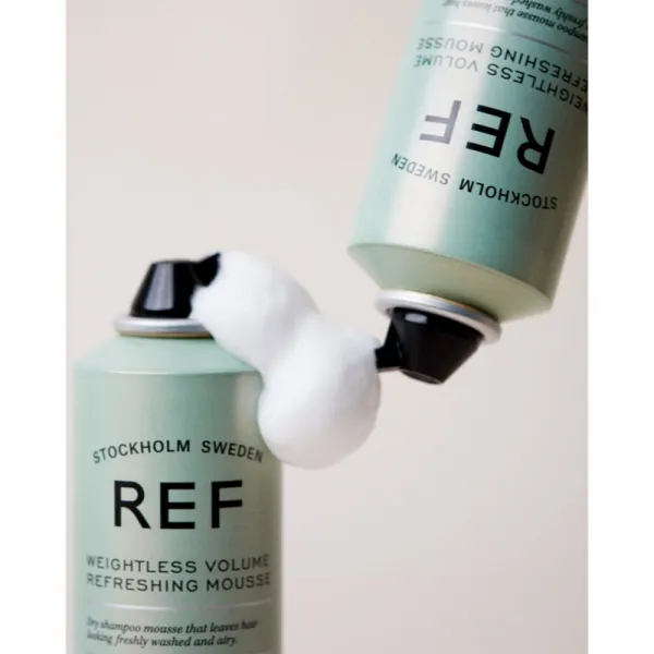 REF Weightless Volume Refreshing Mousse penový suchý šampón pre objem 200 ml