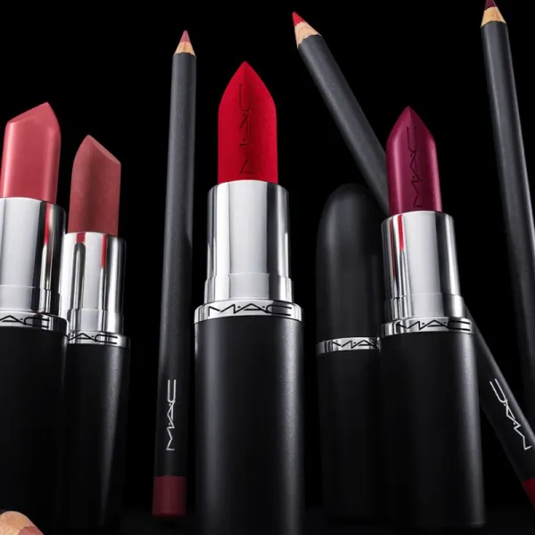 MAC Cosmetics MACximal Silky Matte Lipstick matný rúž odtieň Ruby Woo 3,5 g