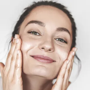 Natuint cosmetics - Čistiaci gél na tvár - mydlové orechy