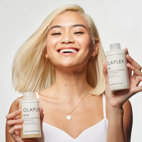 Olaplex N°4 Bond Maintenance Shampoo obnovujúci šampón pre všetky typy vlasov 250 ml