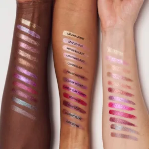MAC Cosmetics Dazzlelips Crayon trblietavý rúž v ceruzke odtieň Yum Yummy 1.5 g