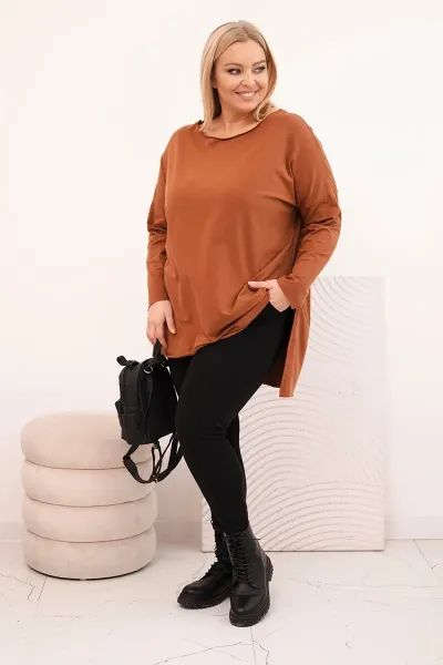 Kesi Dámska blúzka Plus Size asymetrická s dlhým rukávom tmavohnedá camel