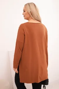 Kesi Dámska blúzka Plus Size asymetrická s dlhým rukávom tmavohnedá camel
