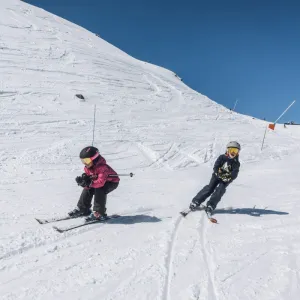 Juniorská lyžiarska prilba BOLLE Atmos Youth-White Blue Matte