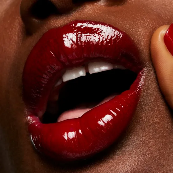 MAC Cosmetics Lipglass lesk na pery odtieň Ruby Woo 3,1 ml