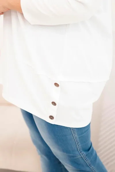 Plus size dámska blúzka s ozdobnými gombíkmi