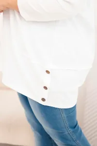 Plus size dámska blúzka s ozdobnými gombíkmi