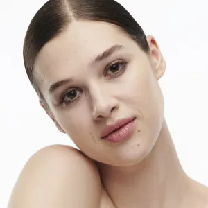 MAC Cosmetics Studio Radiance Serum-Powered Foundation hydratačný make-up odtieň NC10 30 ml
