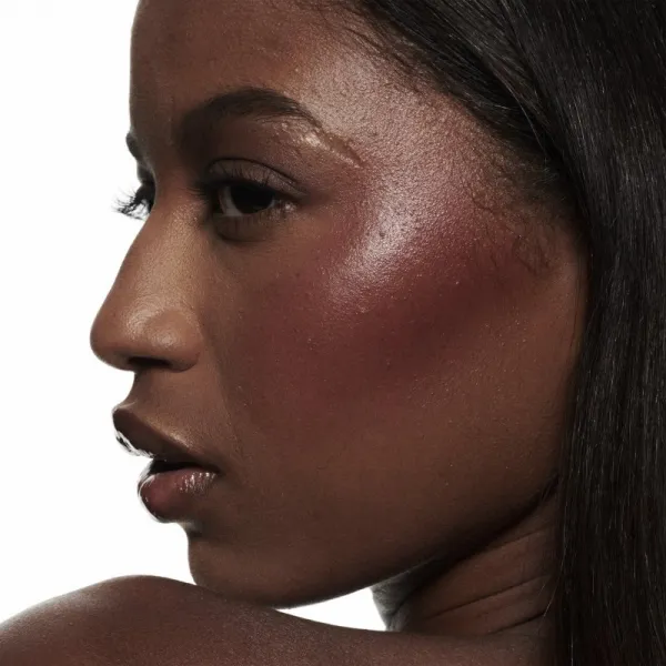 MAC Cosmetics Strobe Liquid Blush tekutá lícenka odtieň Plummy Bare 4.3 ml