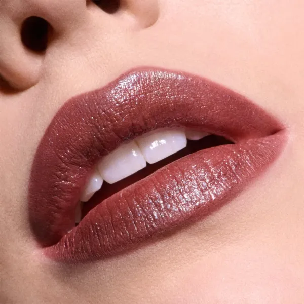 MAC Cosmetics Dazzlelips Crayon trblietavý rúž v ceruzke odtieň Cosmic Plum 1.5 g