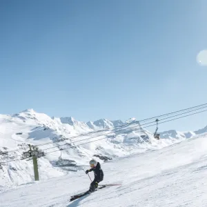 Juniorská lyžiarska prilba BOLLE Atmos Youth-White Blue Matte