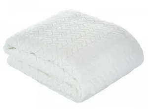 Domtextilu Krémová dekoračná deka zo zamatovo hebkej tkaniny  70 x 160 cm 31581_27389 krémová