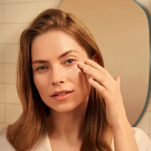 Health Labs Care Glow On Brightening eye cream rozjasňujúci očný krém 15 ml