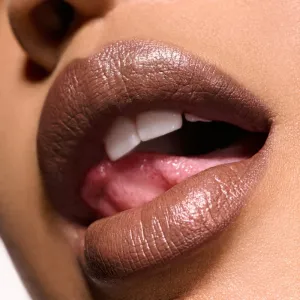 MAC Cosmetics Dazzlelips Crayon trblietavý rúž v ceruzke odtieň Gem Stone 1.5 g