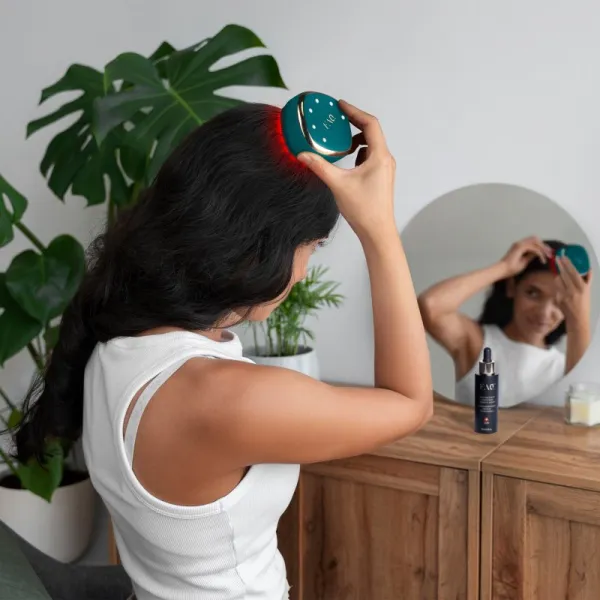 FOREO FAQ™ 301 masážny prístroj na stimuláciu rastu vlasov Blue Emerald 1 ks