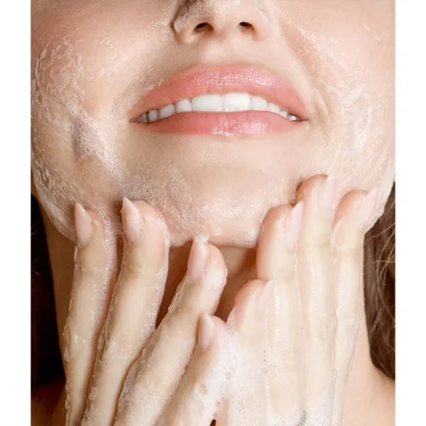 KORA Organics Turmeric Glow Foaming Cleanser čistiaca pena na tvár 150 ml